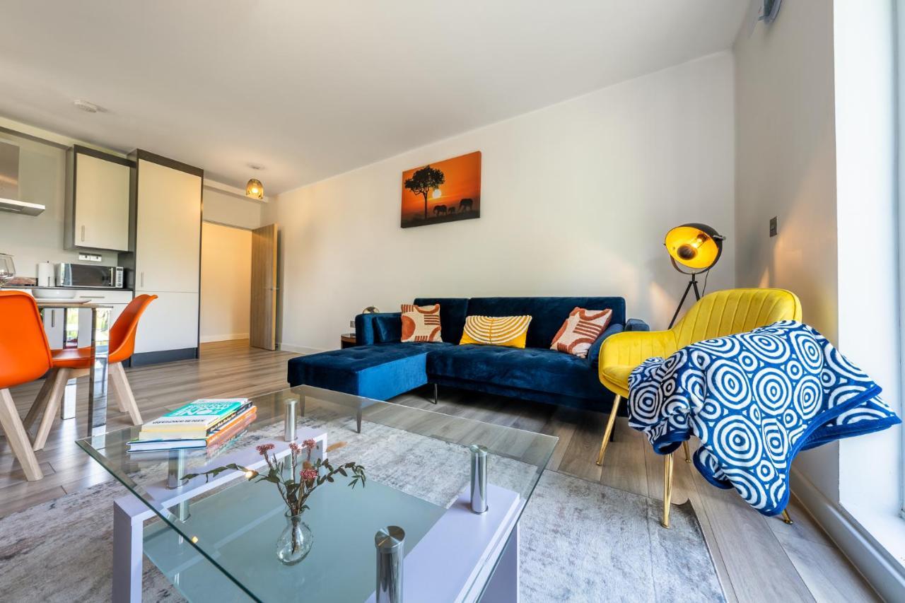 Appartamento Ashview 8 - Heathrow - Business - Free Parking Staines-upon-Thames Esterno foto