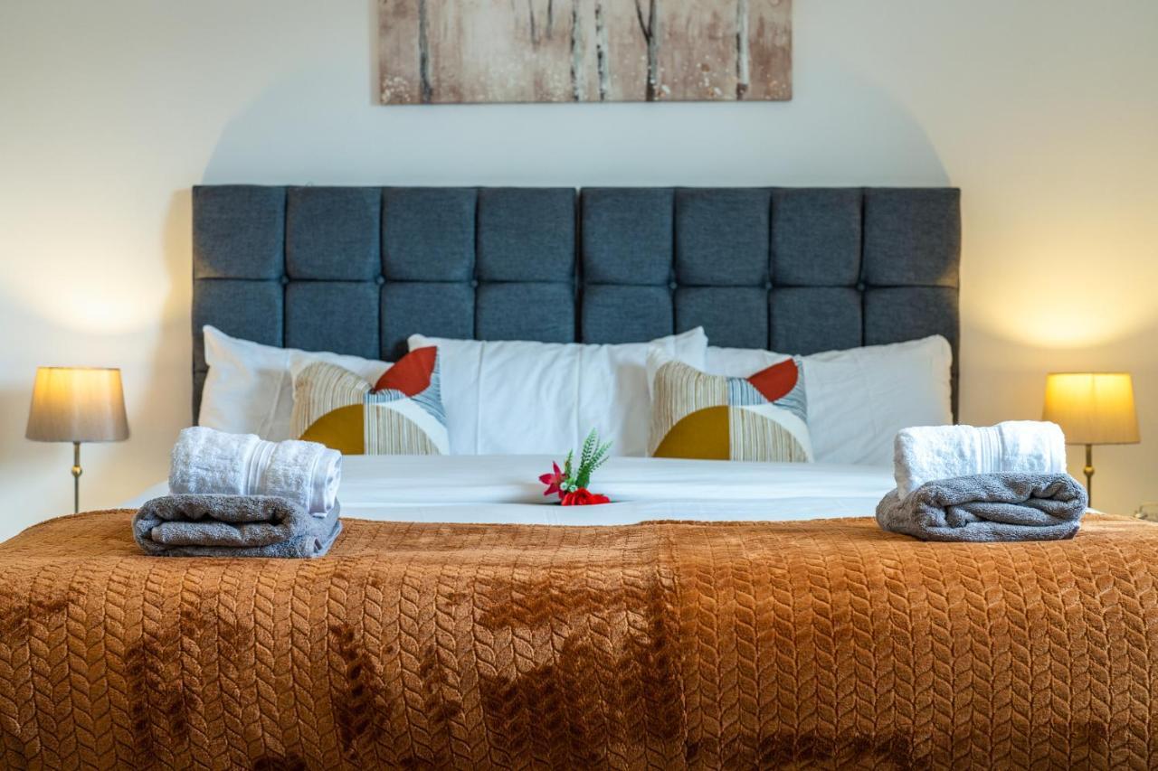 Appartamento Ashview 8 - Heathrow - Business - Free Parking Staines-upon-Thames Esterno foto
