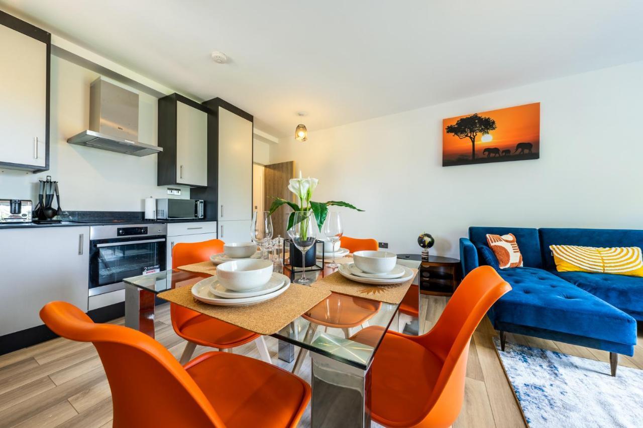 Appartamento Ashview 8 - Heathrow - Business - Free Parking Staines-upon-Thames Esterno foto